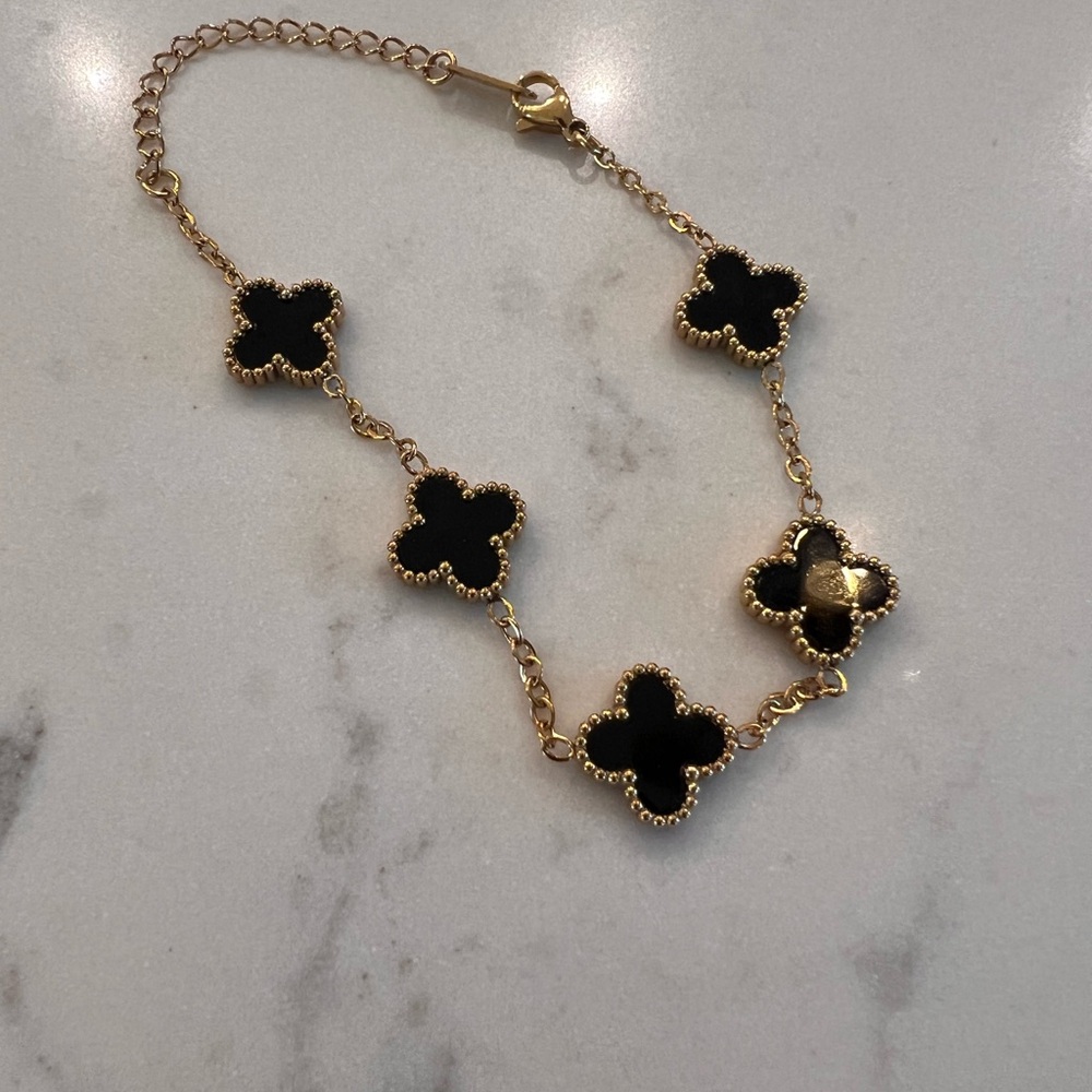 🔥NWOT Clover Onyx Bracelet - Picture 1 of 5